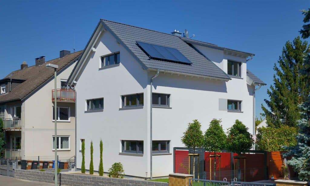 Außensicht Haus Reichmann von Fertighaus WEISS