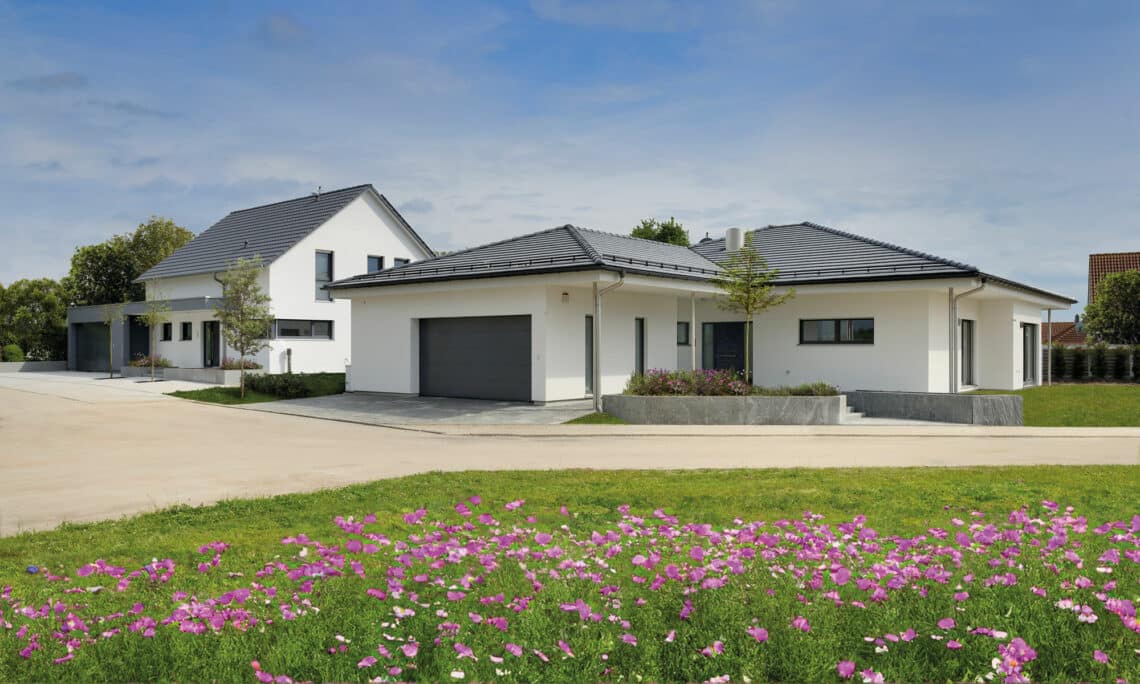 Musterhäuser LIFE und VITA in der MusterhausWelt in Oberrot-Hohenhardtsweiler von Fertighaus WEISS