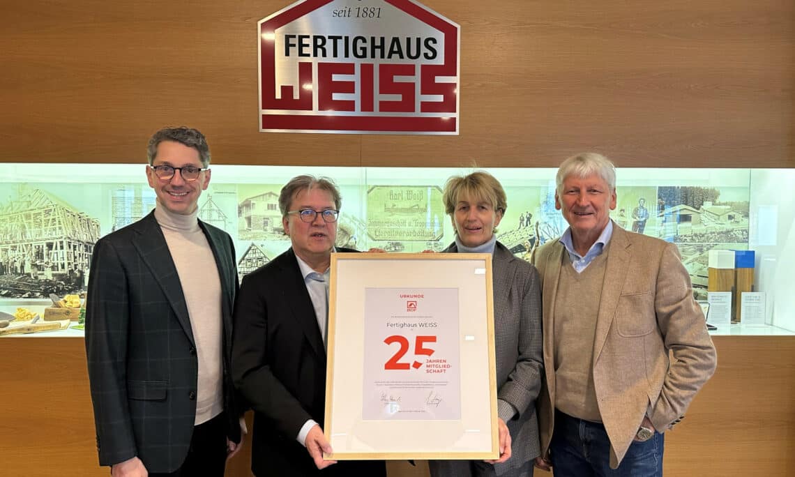 Fertighaus WEISS erhält Ehrenurkunde für 25 Jahre BDF-Mitgliedschaft