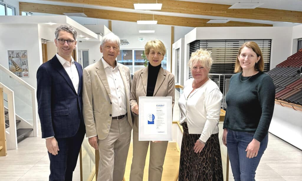 Ein verlässliches Signal für Bauinteressierte: Fertighaus WEISS wurde auch für das Jahr 2026 mit dem Bonitätszertifikat CrefoZert ausgezeichnet. Die Auszeichnung der Creditreform bestätigt dem Familienunternehmen erneut eine hervorragende Bonität, finanzielle Stabilität sowie ein dauerhaft verantwortungsvolles Geschäftsgebaren – und das nun bereits seit 2014 in ununterbrochener Folge.