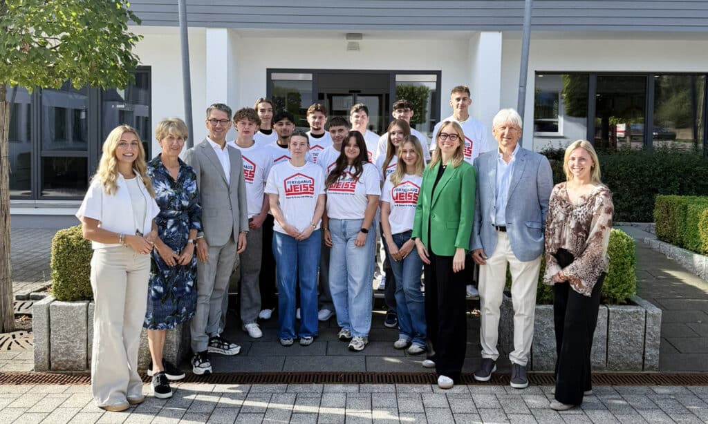 Neue Auszubildende starten bei Fertighaus WEISS ins Berufsleben